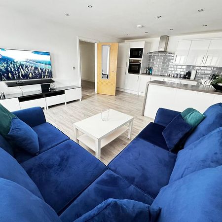 Rnm - Business Professionals Stay, Walsall City Centre, 2 Bedroom With Ensuite And Bathroom, Entire Place, Kitchen & Washroom With Amenities, Smart Tv, Easy Access, Fast Wifi, Parking Nearby, Great Transport Links Exteriör bild