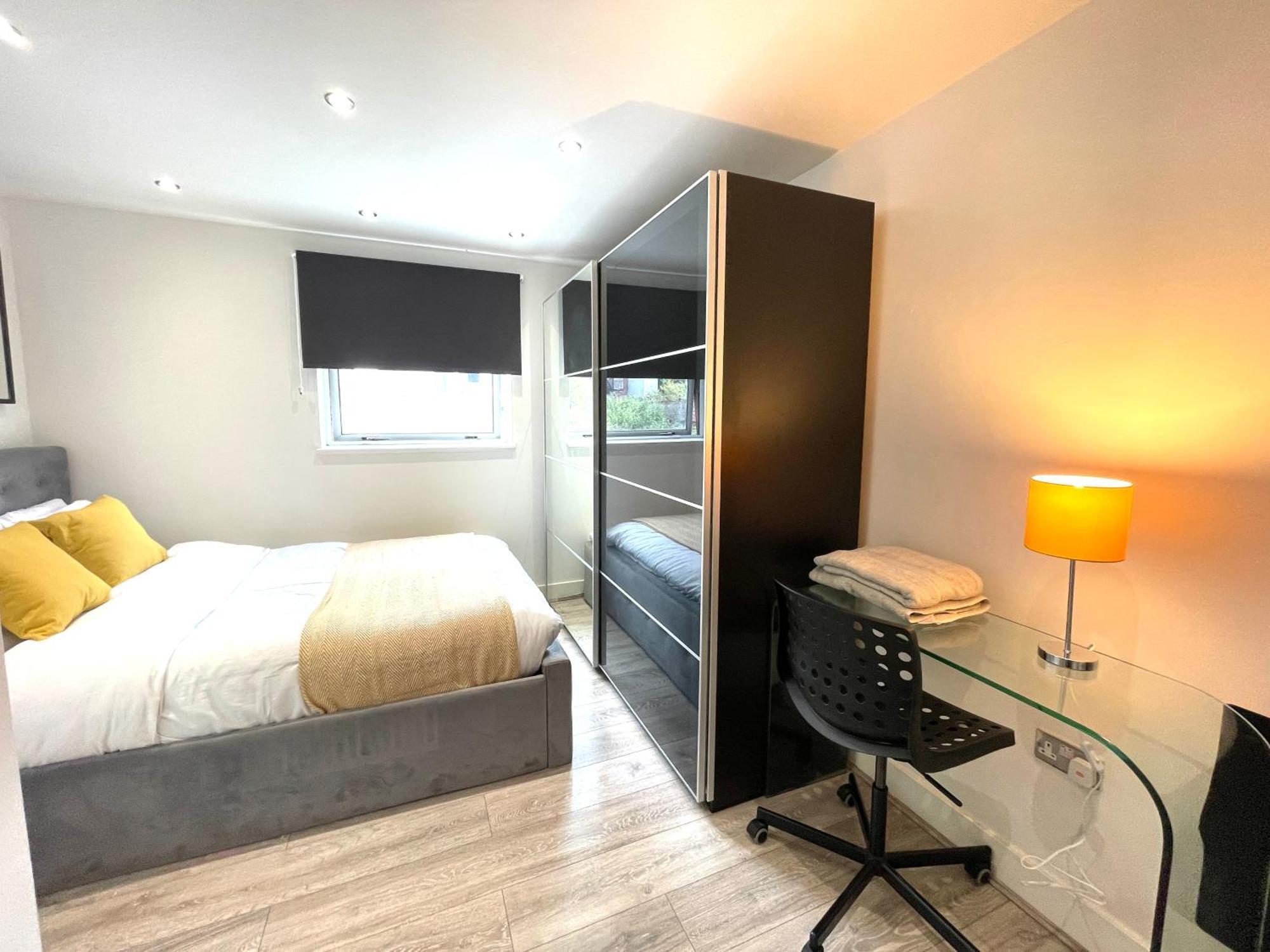 Rnm - Business Professionals Stay, Walsall City Centre, 2 Bedroom With Ensuite And Bathroom, Entire Place, Kitchen & Washroom With Amenities, Smart Tv, Easy Access, Fast Wifi, Parking Nearby, Great Transport Links Exteriör bild