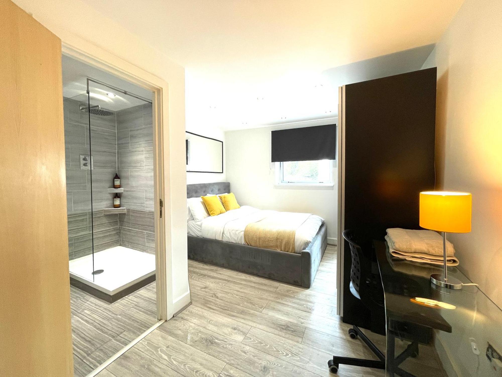 Rnm - Business Professionals Stay, Walsall City Centre, 2 Bedroom With Ensuite And Bathroom, Entire Place, Kitchen & Washroom With Amenities, Smart Tv, Easy Access, Fast Wifi, Parking Nearby, Great Transport Links Exteriör bild