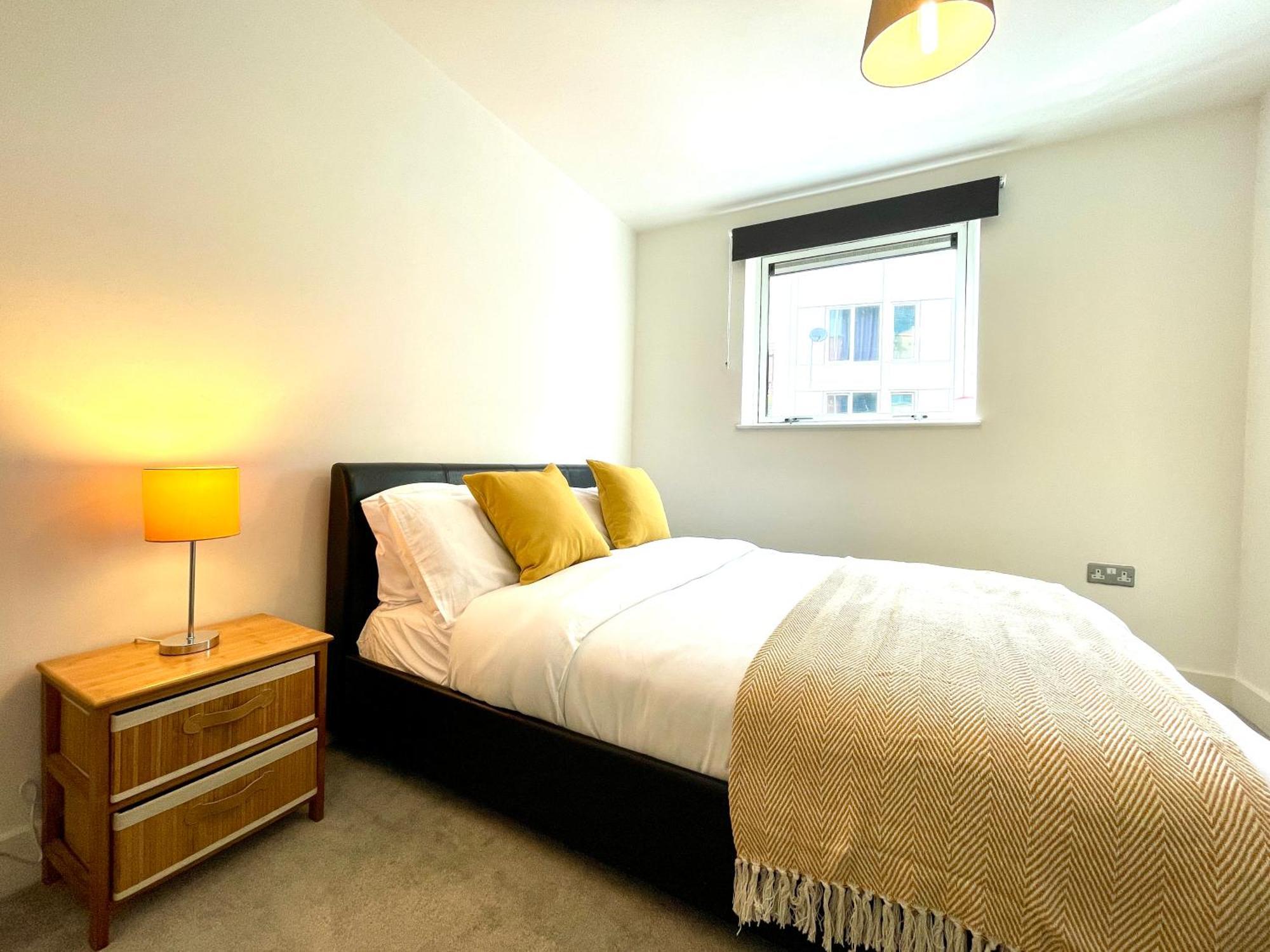 Rnm - Business Professionals Stay, Walsall City Centre, 2 Bedroom With Ensuite And Bathroom, Entire Place, Kitchen & Washroom With Amenities, Smart Tv, Easy Access, Fast Wifi, Parking Nearby, Great Transport Links Exteriör bild