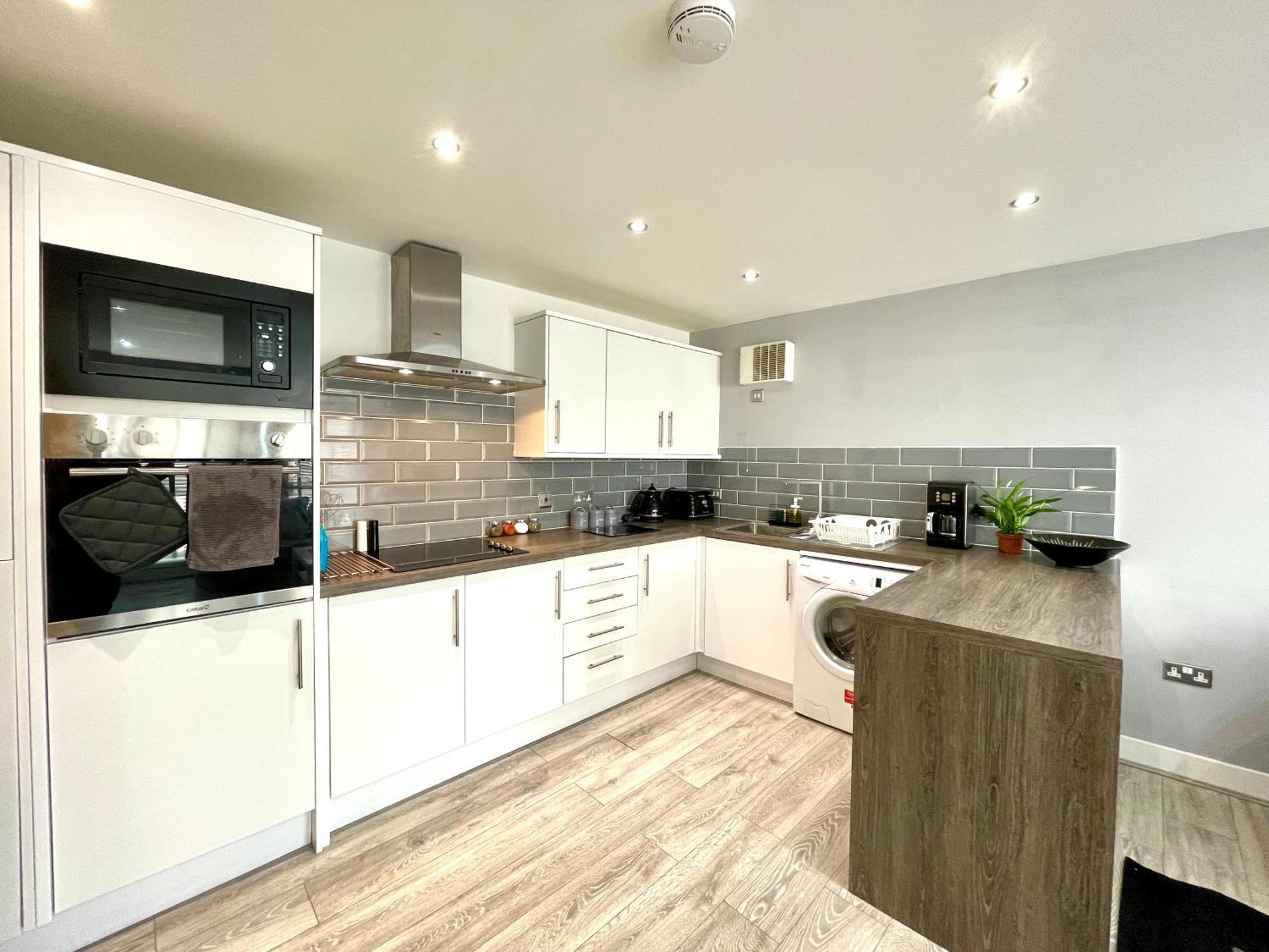 Rnm - Business Professionals Stay, Walsall City Centre, 2 Bedroom With Ensuite And Bathroom, Entire Place, Kitchen & Washroom With Amenities, Smart Tv, Easy Access, Fast Wifi, Parking Nearby, Great Transport Links Exteriör bild